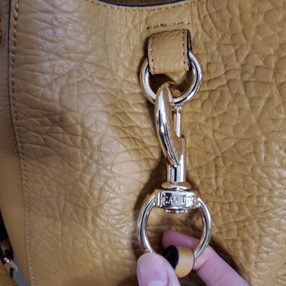 🚫⚠️ SOLD ⚠️🚫 Vince Camuto Crossbody - Picture 3 of 5